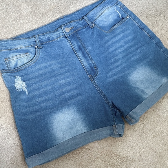SHEIN Women’s Curve Mid Wash High Waisted Distressed Denim Jean Shorts Size 3XL - Picture 3 of 6